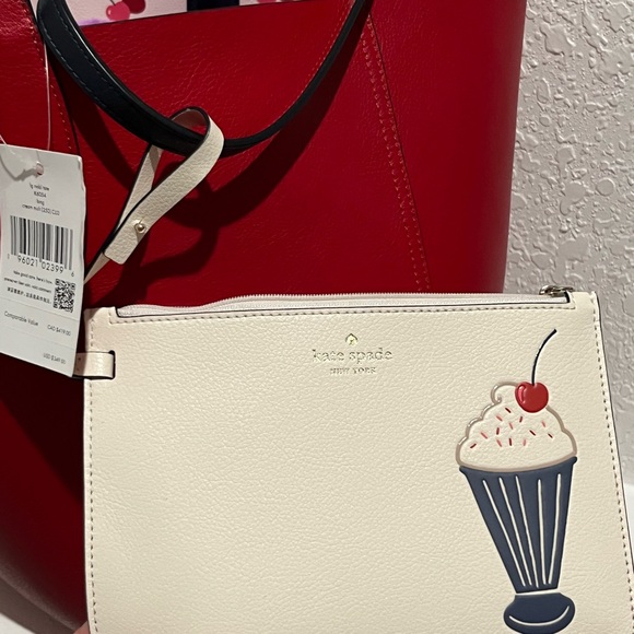 NWT Kate Spade Large Reversible Tote with wristlet. - Picture 3 of 6